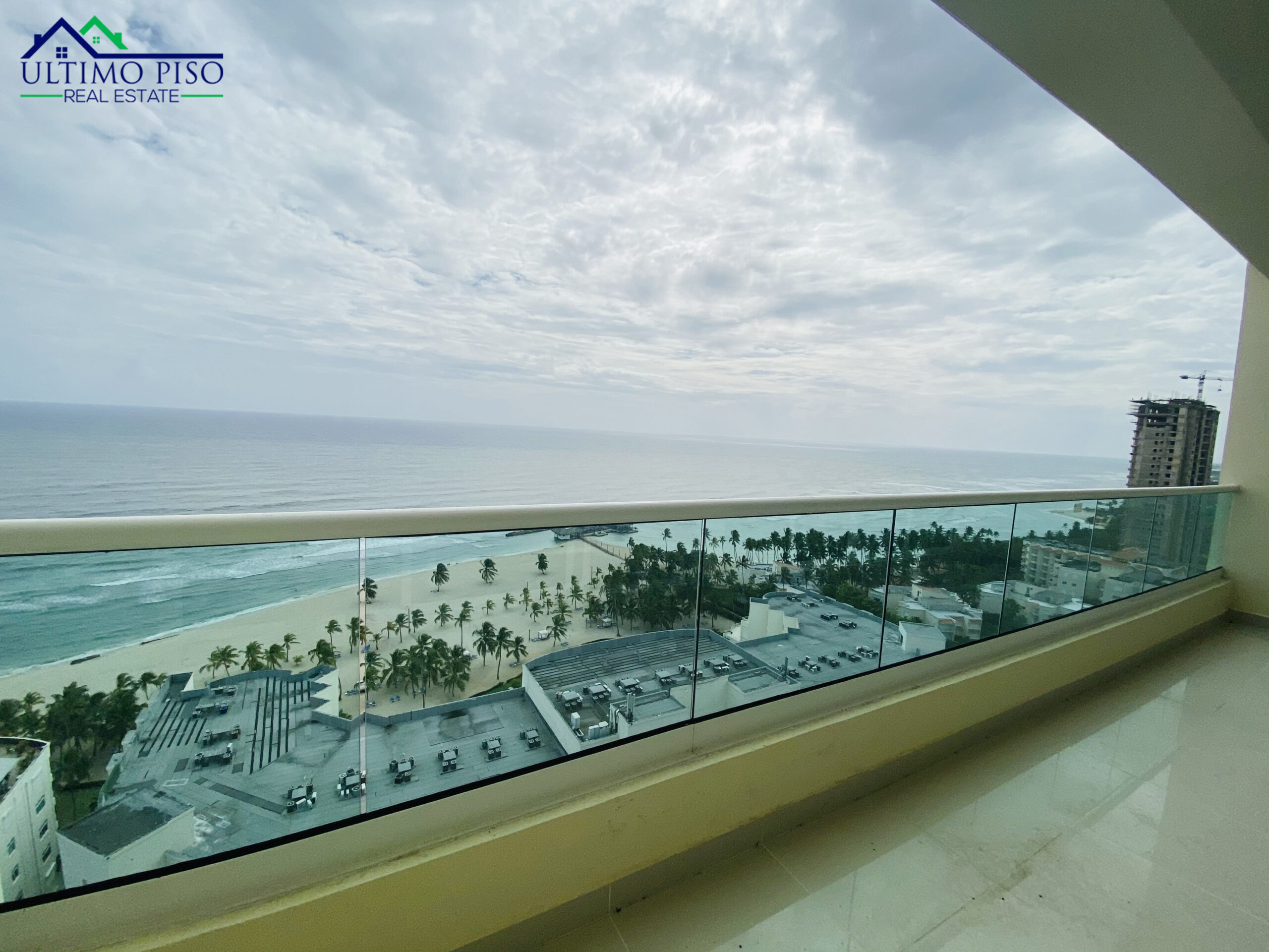 Torre de apartamentos en venta juan dolio - Ultimo Piso Real Estate