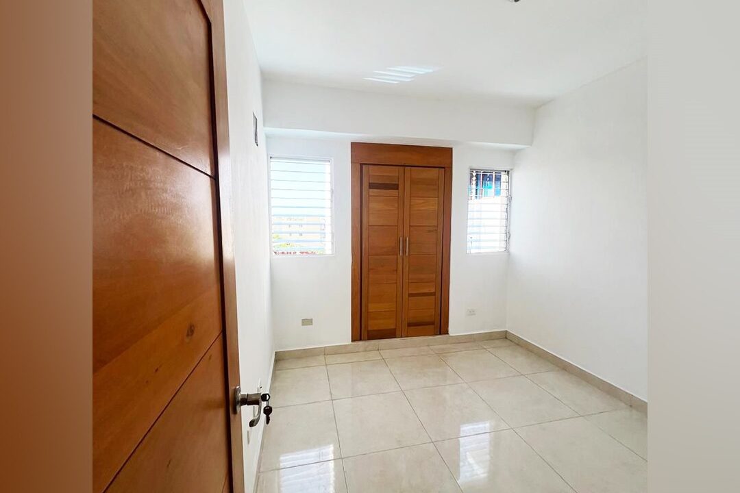 Apartamento 4to Piso con amplia terraza privada en venta San Isidro (9)