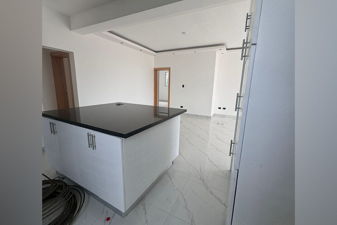 APARTAMRNTO EN ALQUILER 2DO PISO CON TERRAZA EN BRISA ORIENTAL (13)