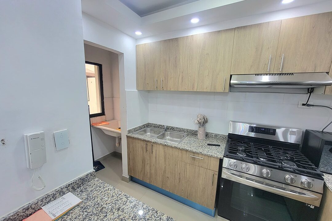 Apartamento tipo Penthouse en la Ave. Ecológica con terraza (2)