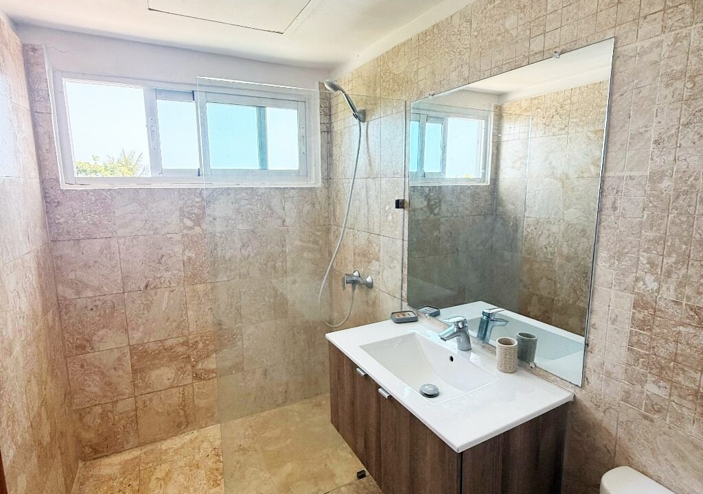 Apartamento de 2 habitaciones amueblado en venta Playa Nueva Romana (18)