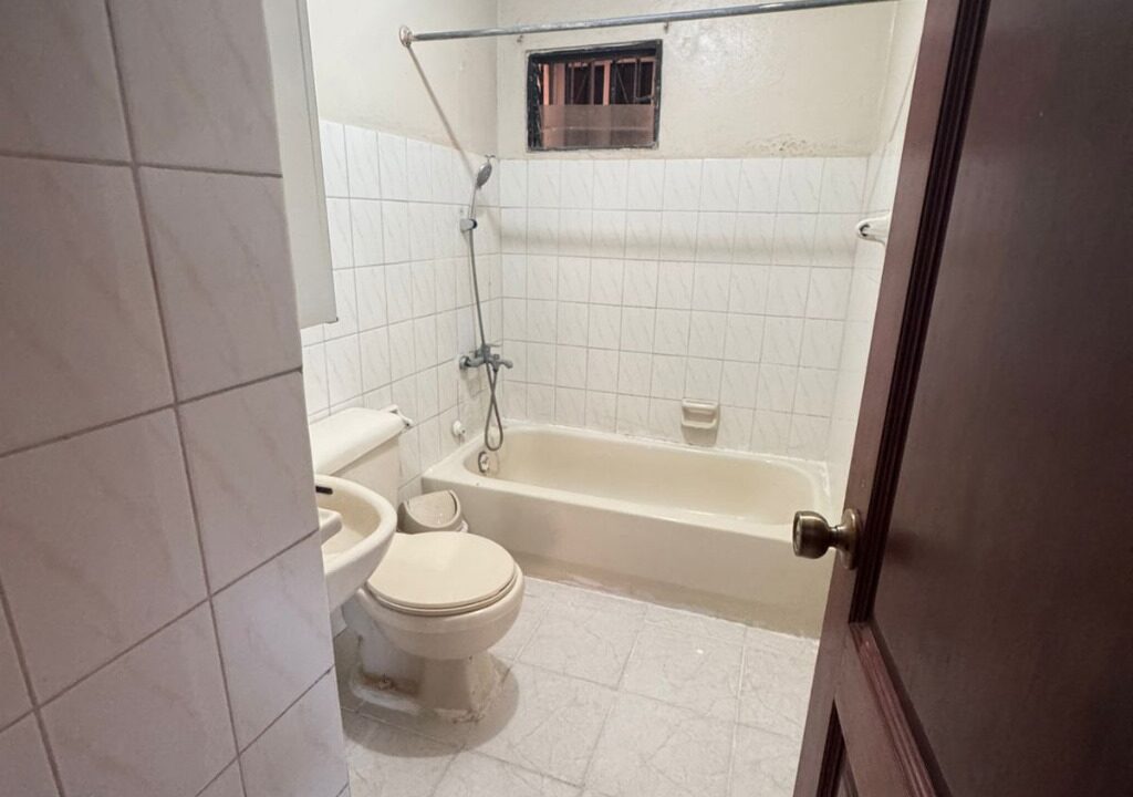 Casa mas local en venta de 4 habitaciones Alma Rosa II (10)