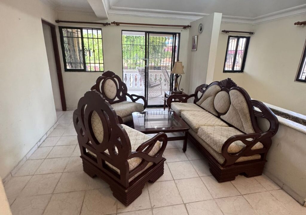 Casa mas local en venta de 4 habitaciones Alma Rosa II (13)