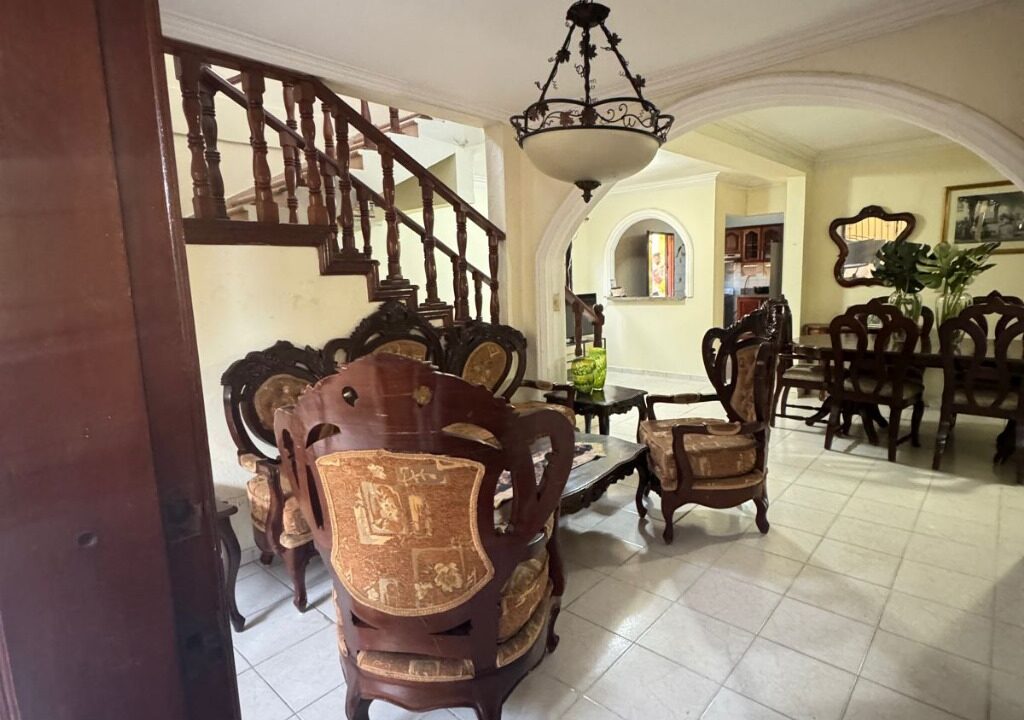Casa mas local en venta de 4 habitaciones Alma Rosa II (14)