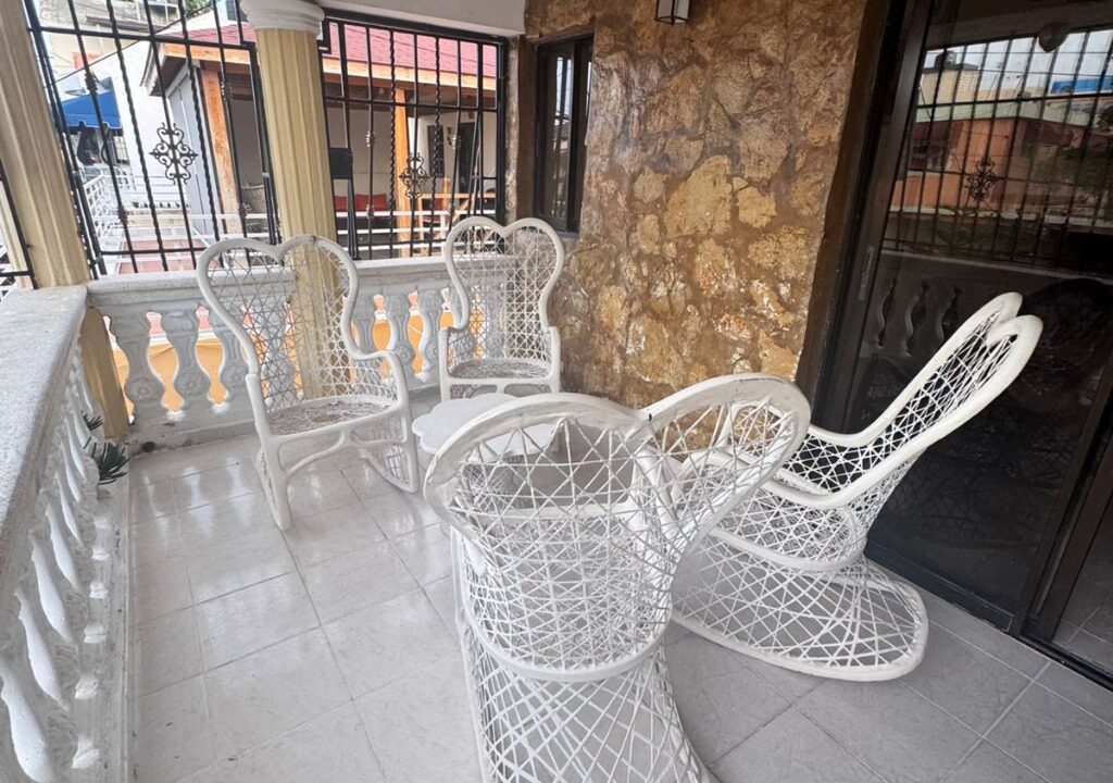 Casa mas local en venta de 4 habitaciones Alma Rosa II (16)