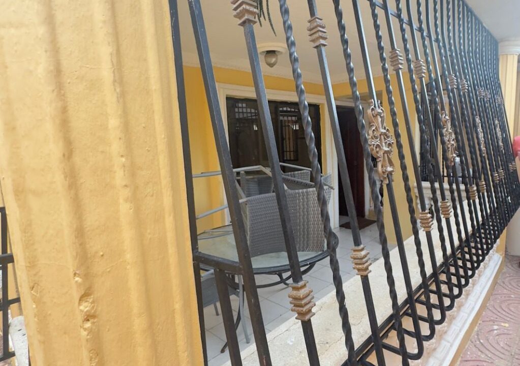 Casa mas local en venta de 4 habitaciones Alma Rosa II (17)
