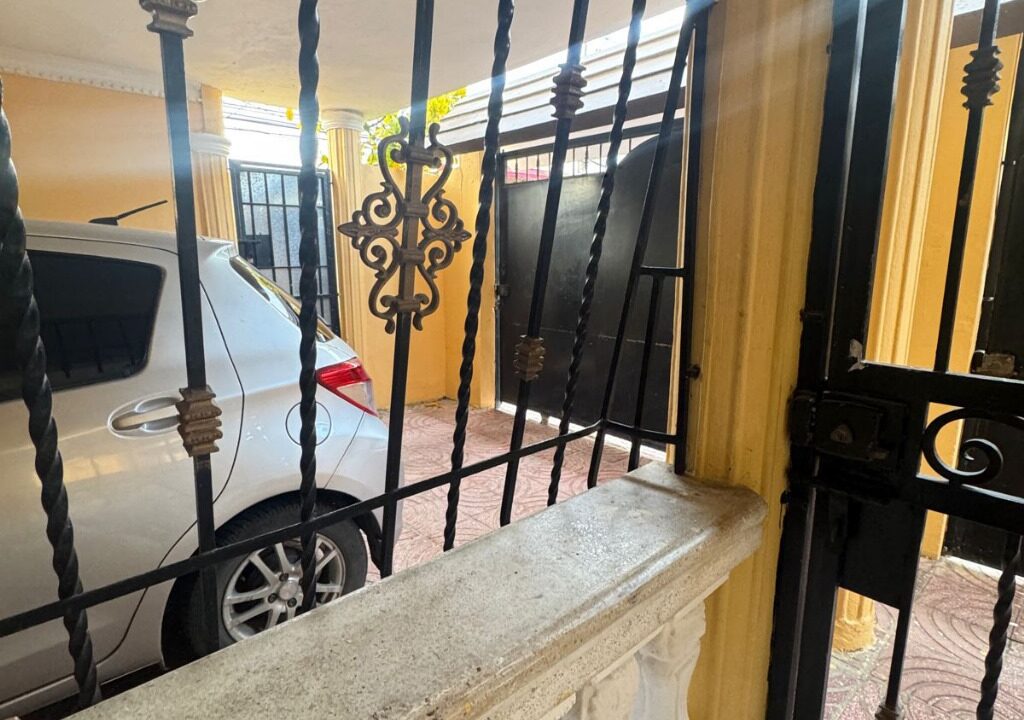 Casa mas local en venta de 4 habitaciones Alma Rosa II (18)