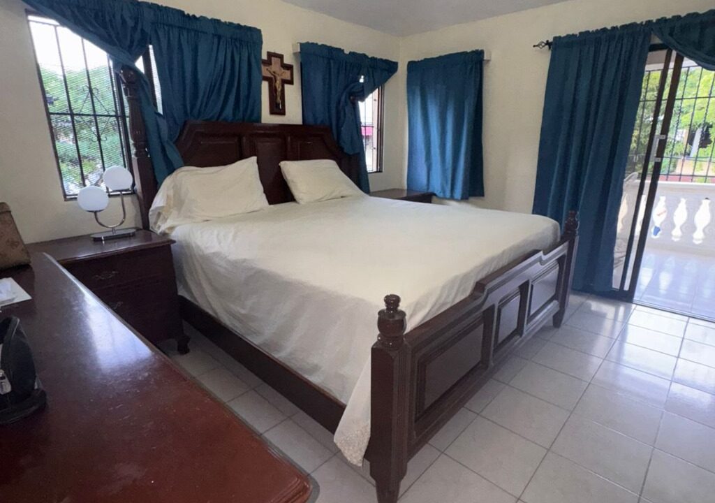 Casa mas local en venta de 4 habitaciones Alma Rosa II (2)