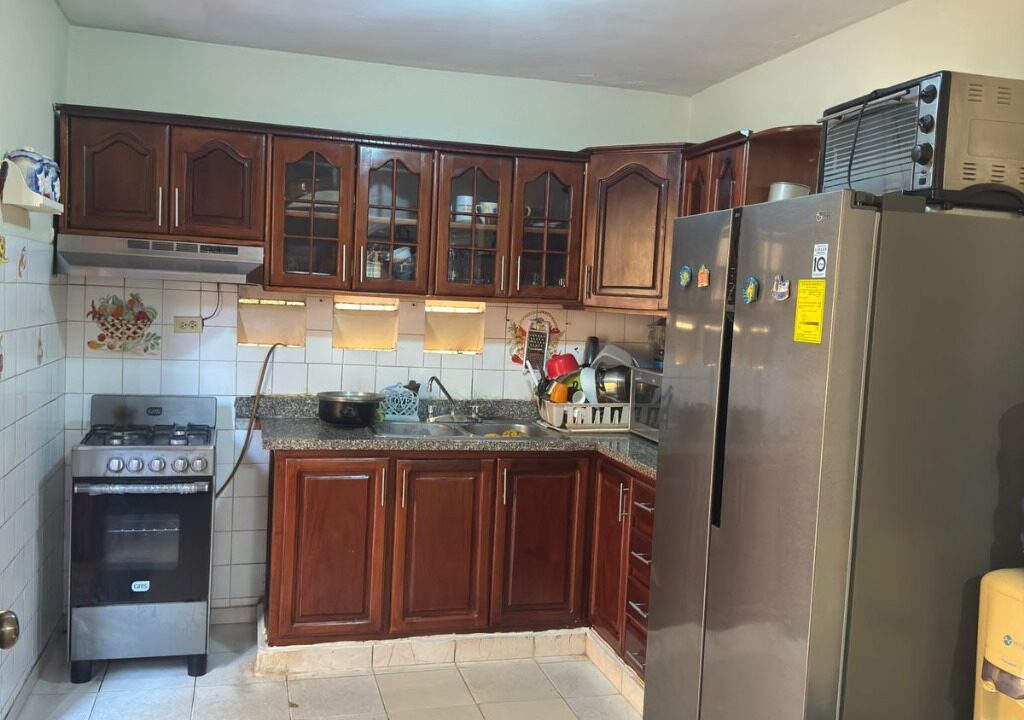 Casa mas local en venta de 4 habitaciones Alma Rosa II (22)