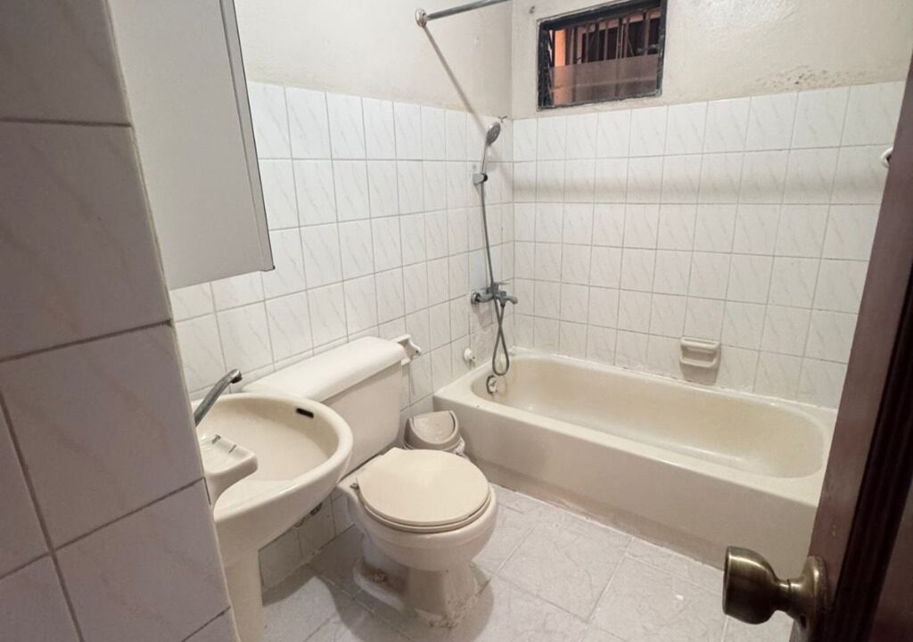 Casa mas local en venta de 4 habitaciones Alma Rosa II (26)