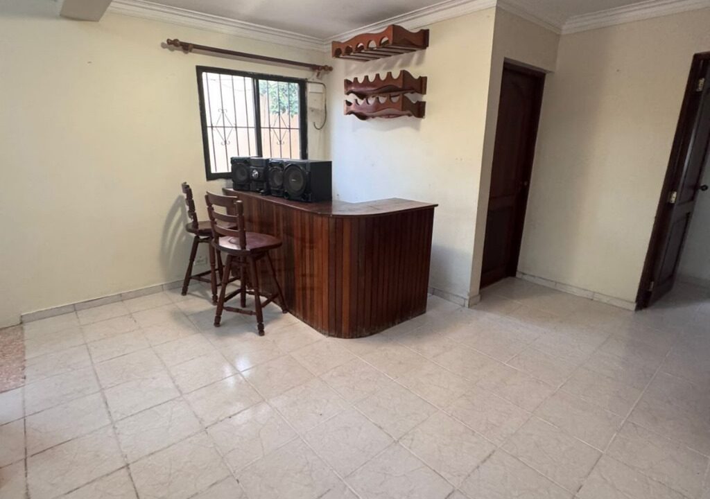 Casa mas local en venta de 4 habitaciones Alma Rosa II (27)