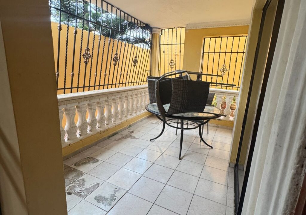 Casa mas local en venta de 4 habitaciones Alma Rosa II (28)