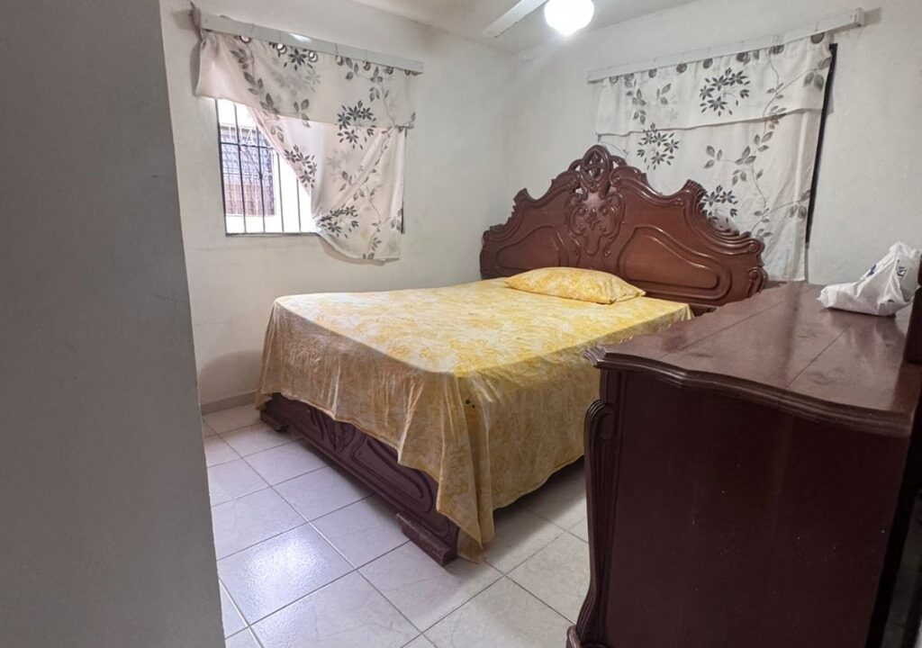 Casa mas local en venta de 4 habitaciones Alma Rosa II (3)