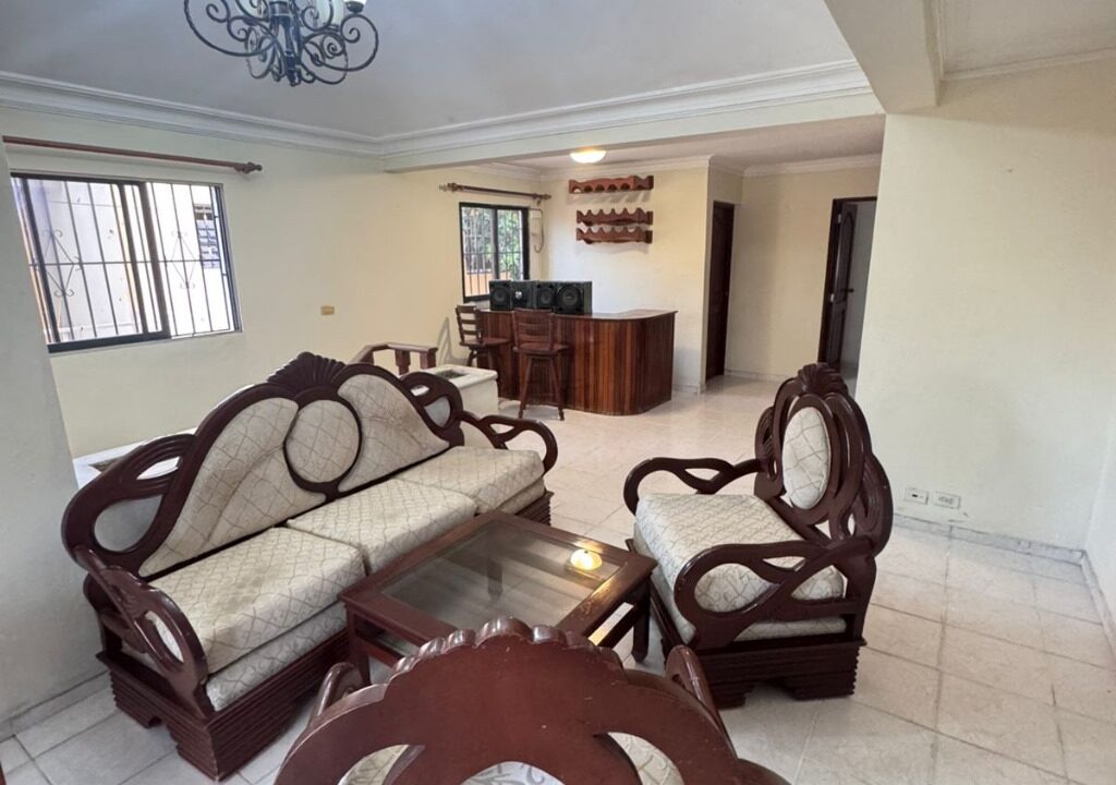Casa mas local en venta de 4 habitaciones Alma Rosa II (30)