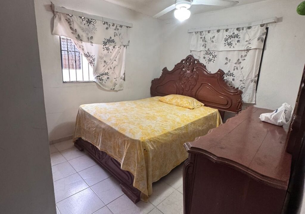Casa mas local en venta de 4 habitaciones Alma Rosa II (40)