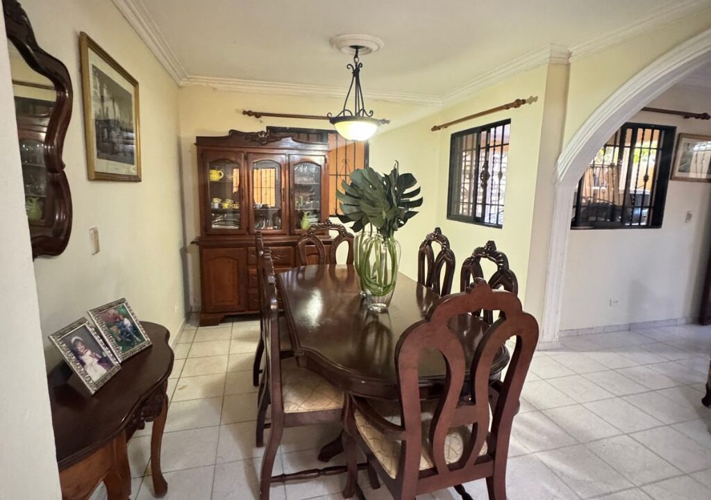 Casa mas local en venta de 4 habitaciones Alma Rosa II (9)