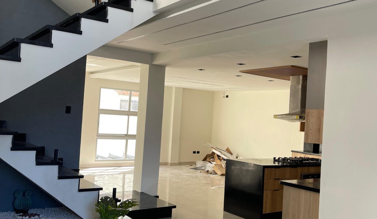 Casa de 2 niveles en venta Mirador del Este (10)