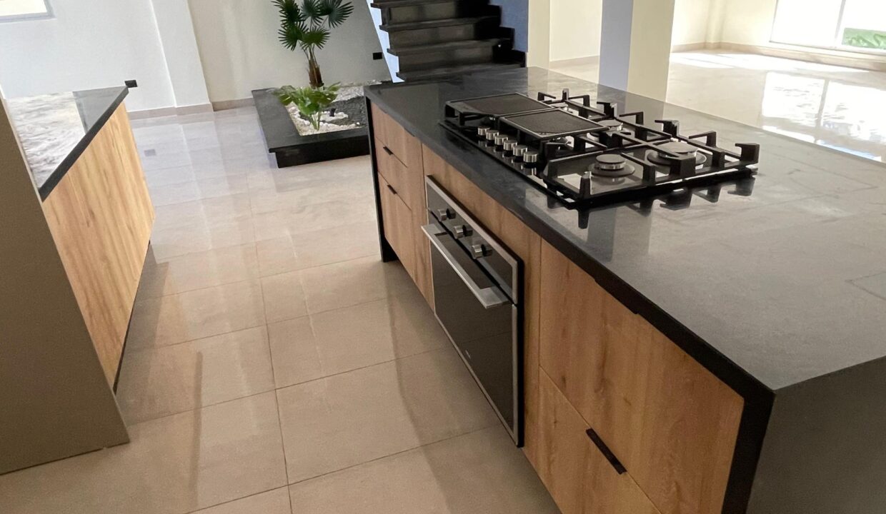 Casa de 2 niveles en venta Mirador del Este (13)