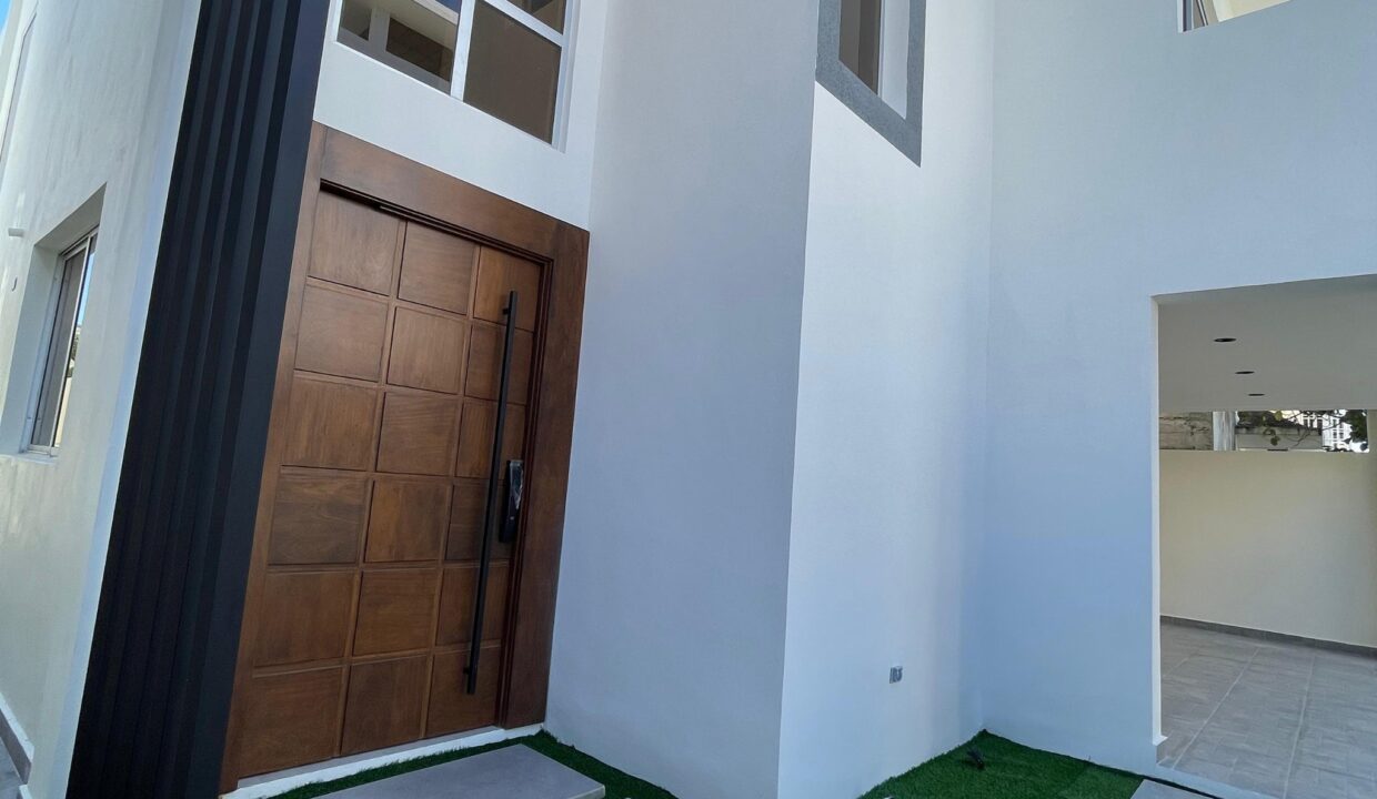 Casa de 2 niveles en venta Mirador del Este (3)