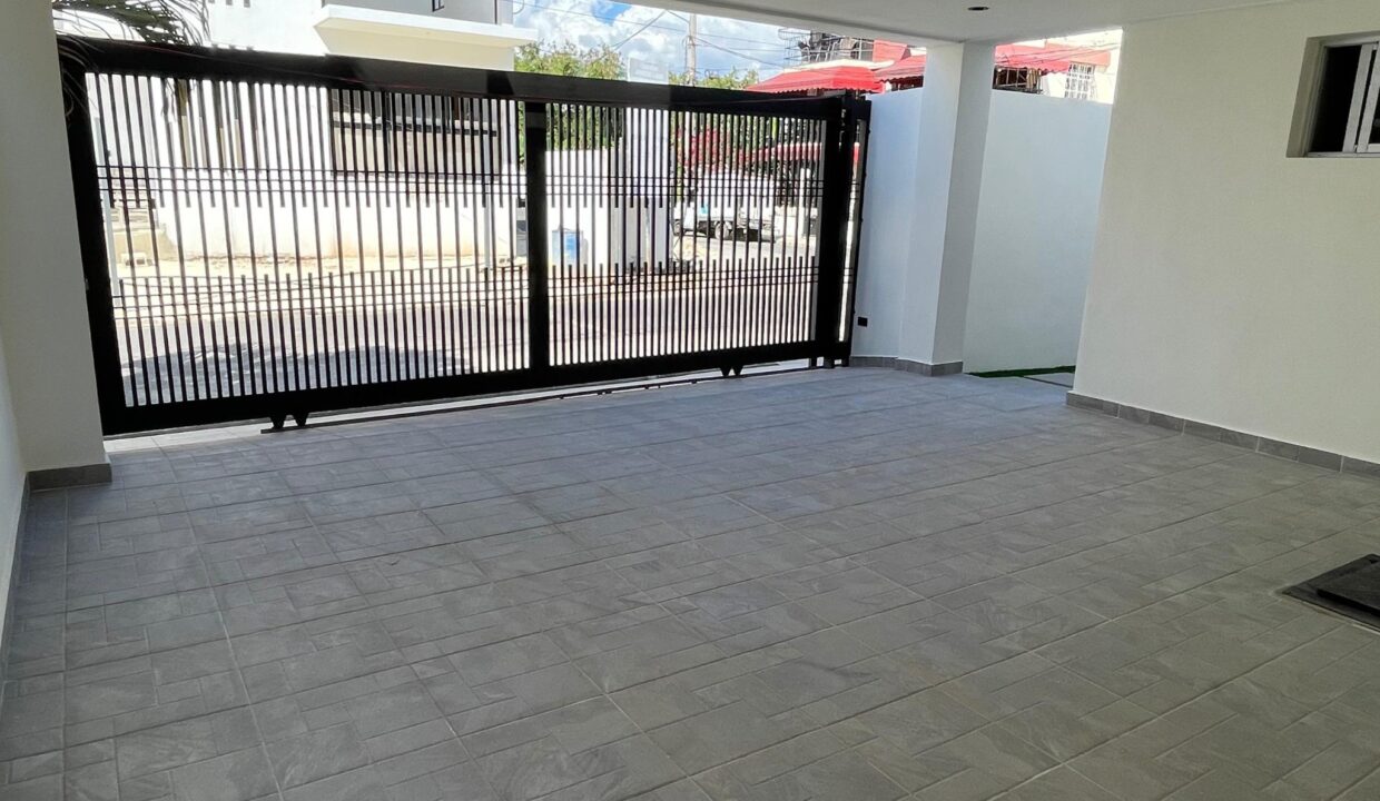 Casa de 2 niveles en venta Mirador del Este (4)