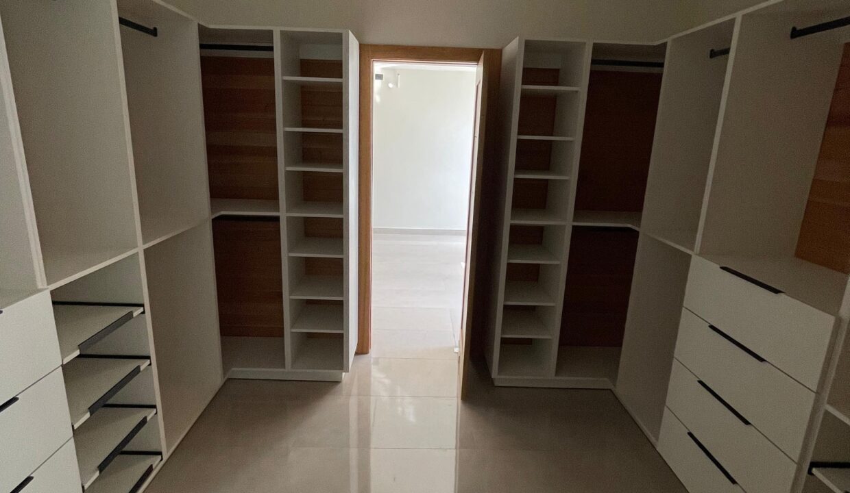 Casa de 2 niveles en venta Mirador del Este (9)