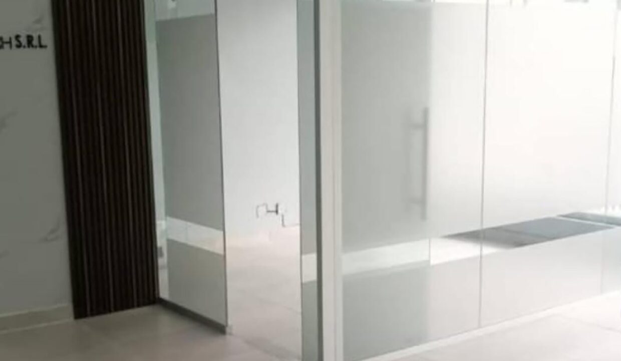 Alquiler De Local En Primer Piso Visible En Plaza Imperia En Santo Domingo (2)