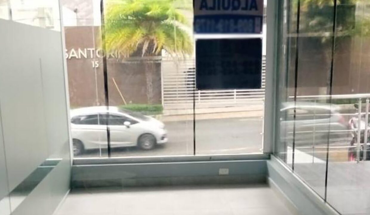 Alquiler De Local En Primer Piso Visible En Plaza Imperia En Santo Domingo (3)