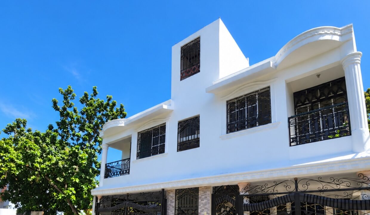 Amplia Y Hermosa Casa A La Venta Ubicada En La Autopista San Isidro (2)