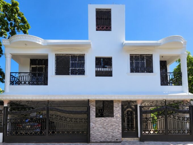 Amplia Y Hermosa Casa A La Venta Ubicada En La Autopista San Isidro